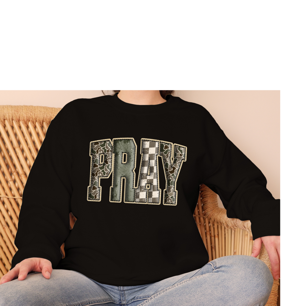 Pray Gildan t-shirt/ crewneck