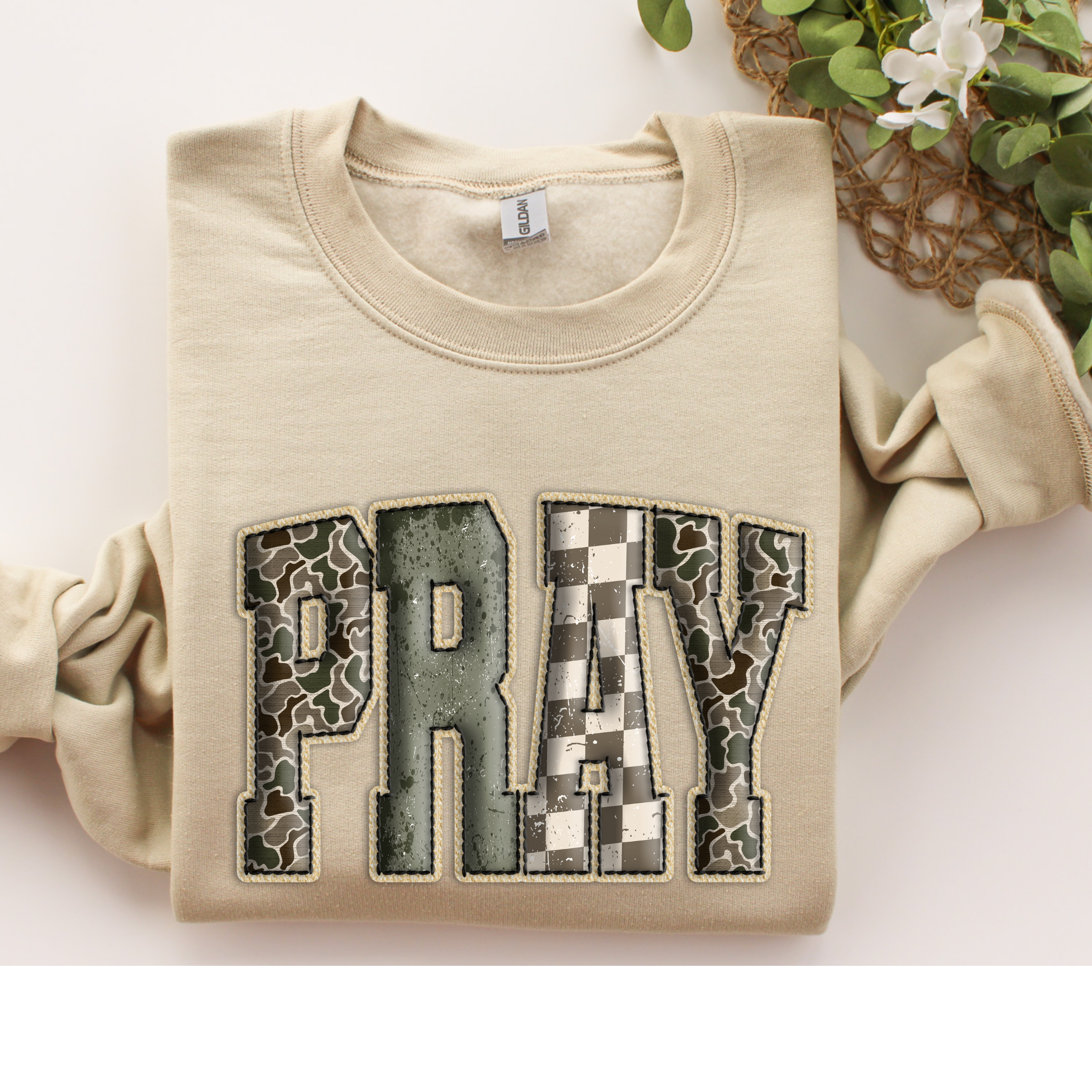 Pray Gildan t-shirt/ crewneck